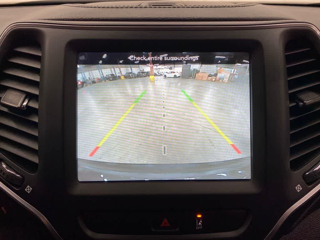 Used 2022 Jeep Cherokee Latitude Lux w/ Mopar Interior Package AWD/4WD image 26