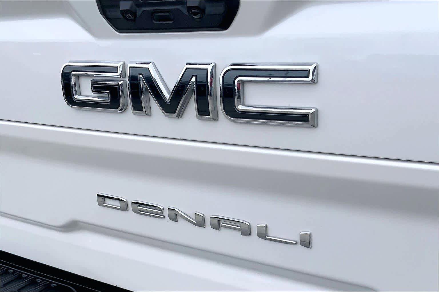 Used 2025 GMC Sierra 2500 Denali Ultimate image 10
