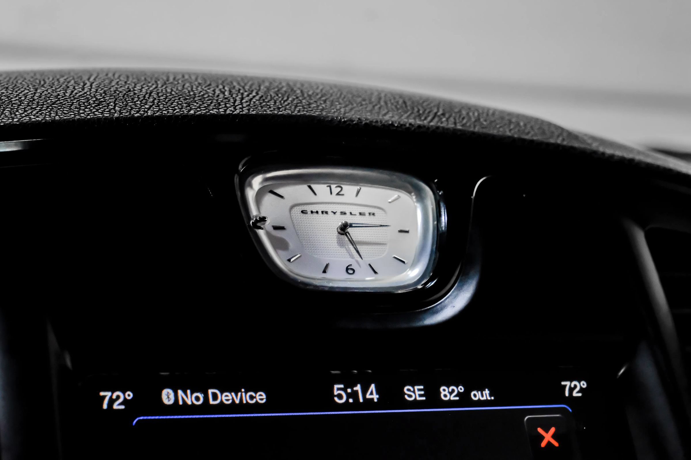 Used 2015 Chrysler 300 S RWD image 33