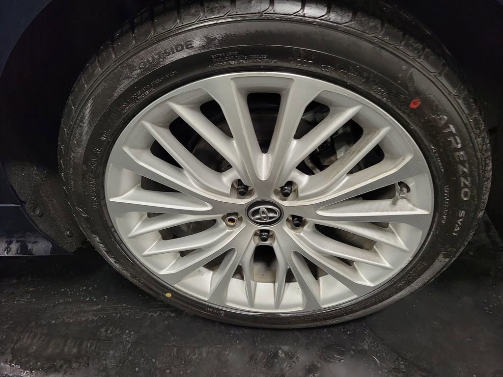 Used 2019 Toyota Camry XLE image 10