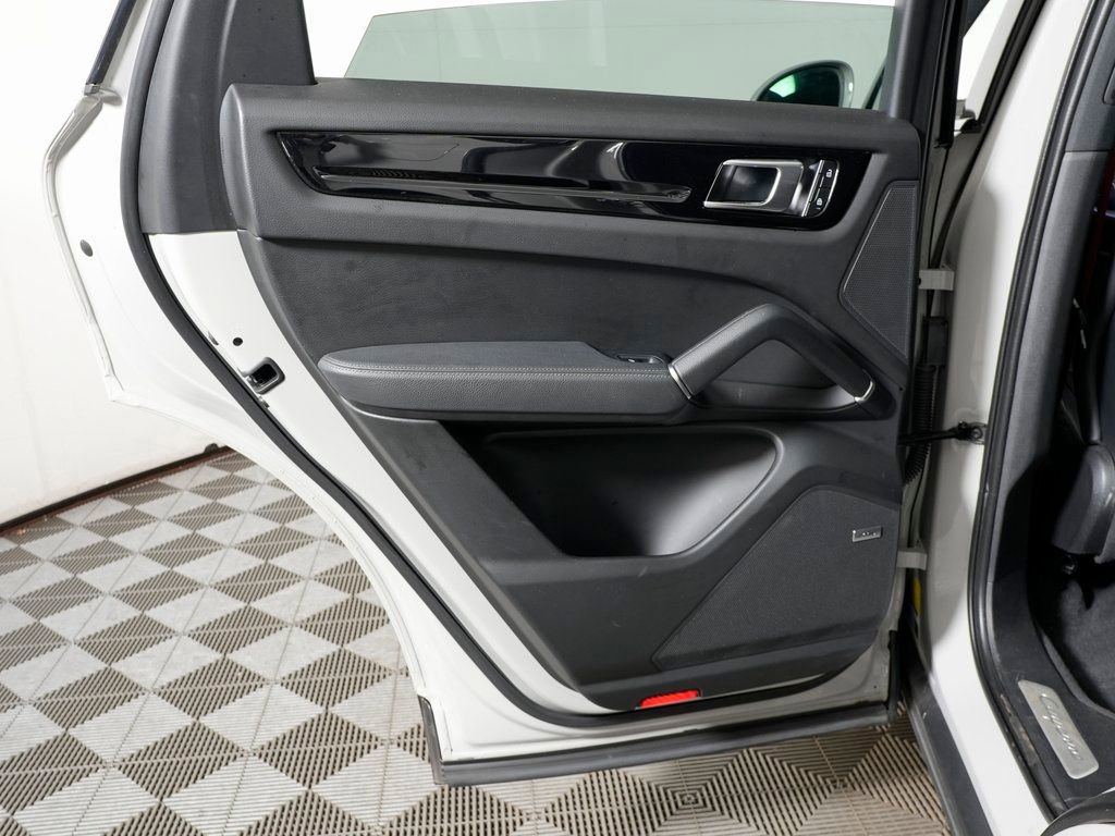 Certified 2022 Porsche Cayenne E-Hybrid image 32