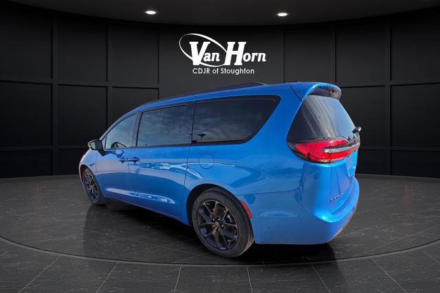 New 2026 Chrysler Pacifica Select w/ S Appearance Package image 3