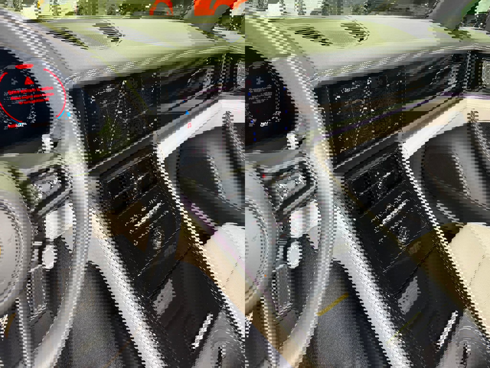 Used 2025 Porsche Panamera image 32