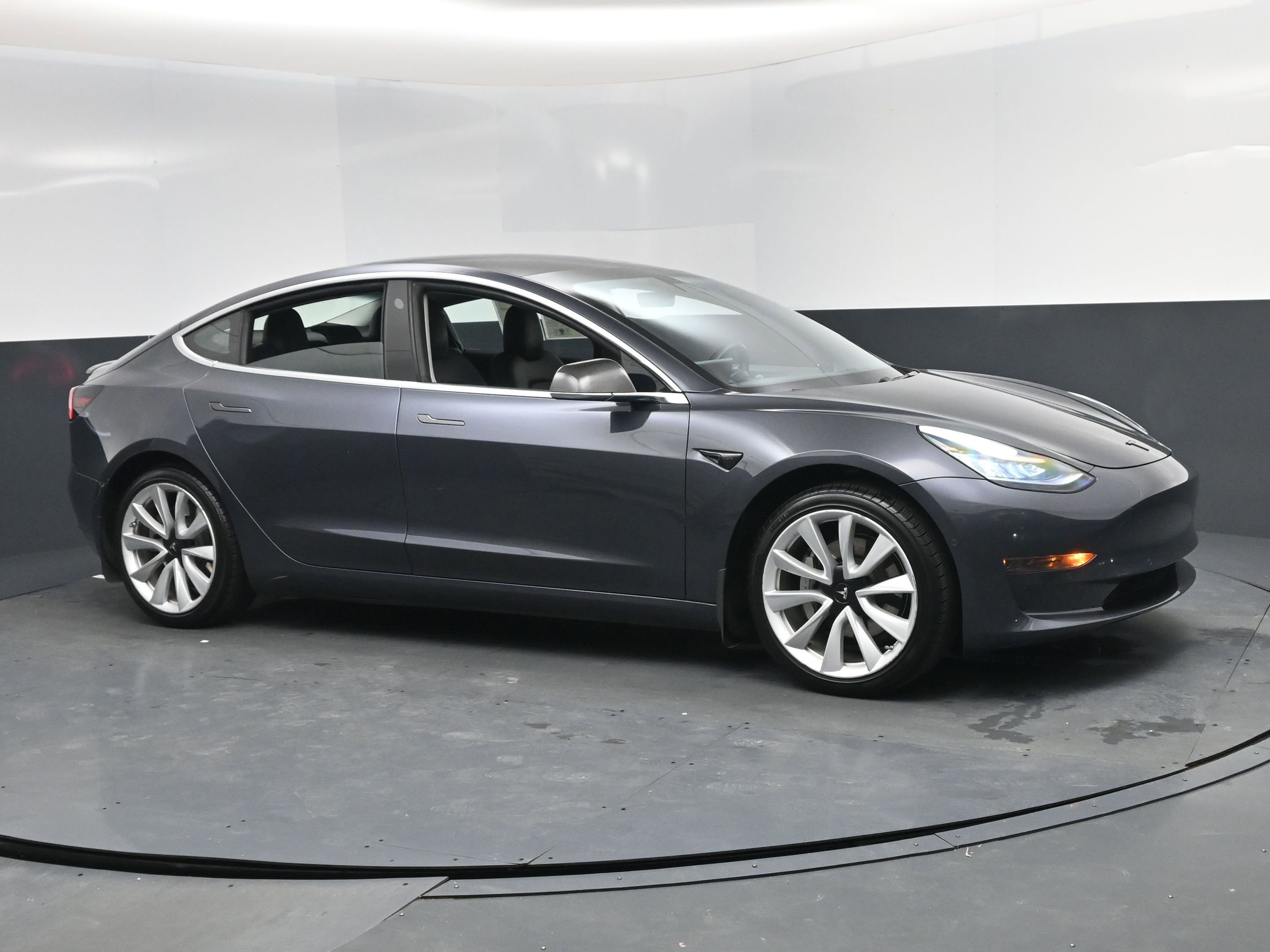 Used 2020 Tesla Model 3 Standard Range image 2