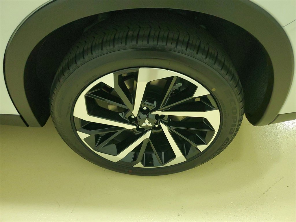 New 2025 Mitsubishi Outlander SE image 7