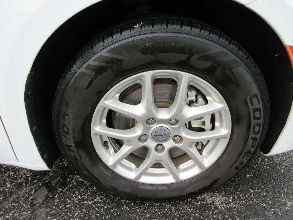 Used 2023 Chrysler Pacifica Touring-L image 9