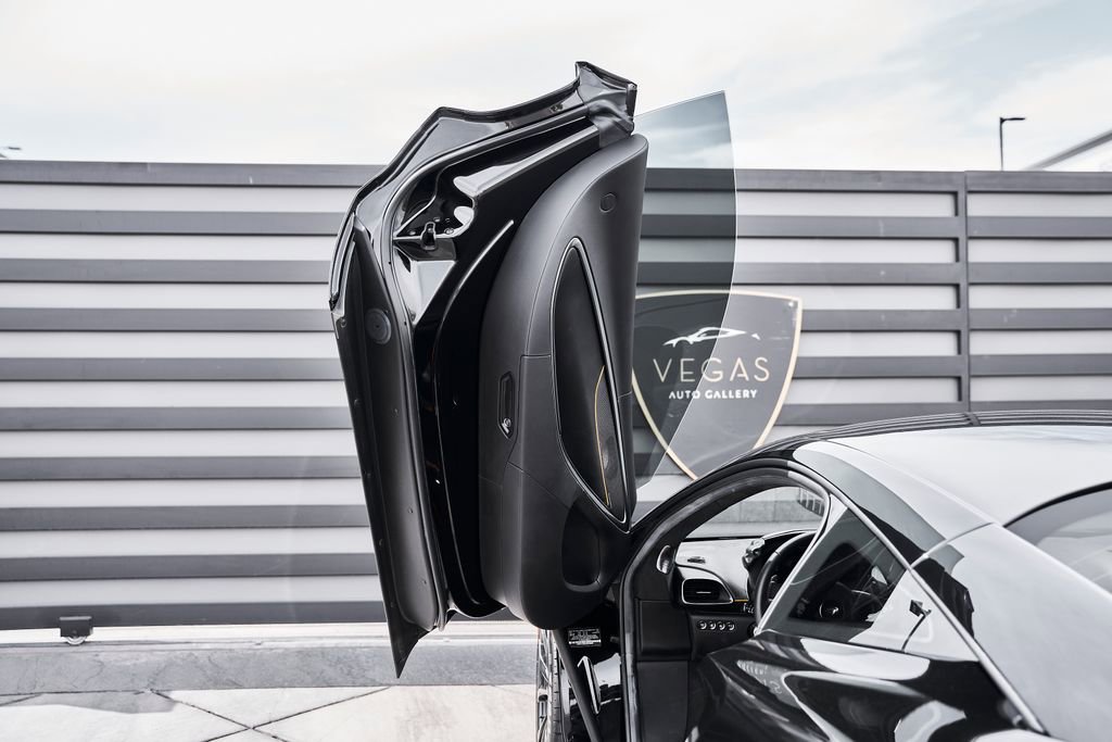 Used 2024 McLaren Artura image 28