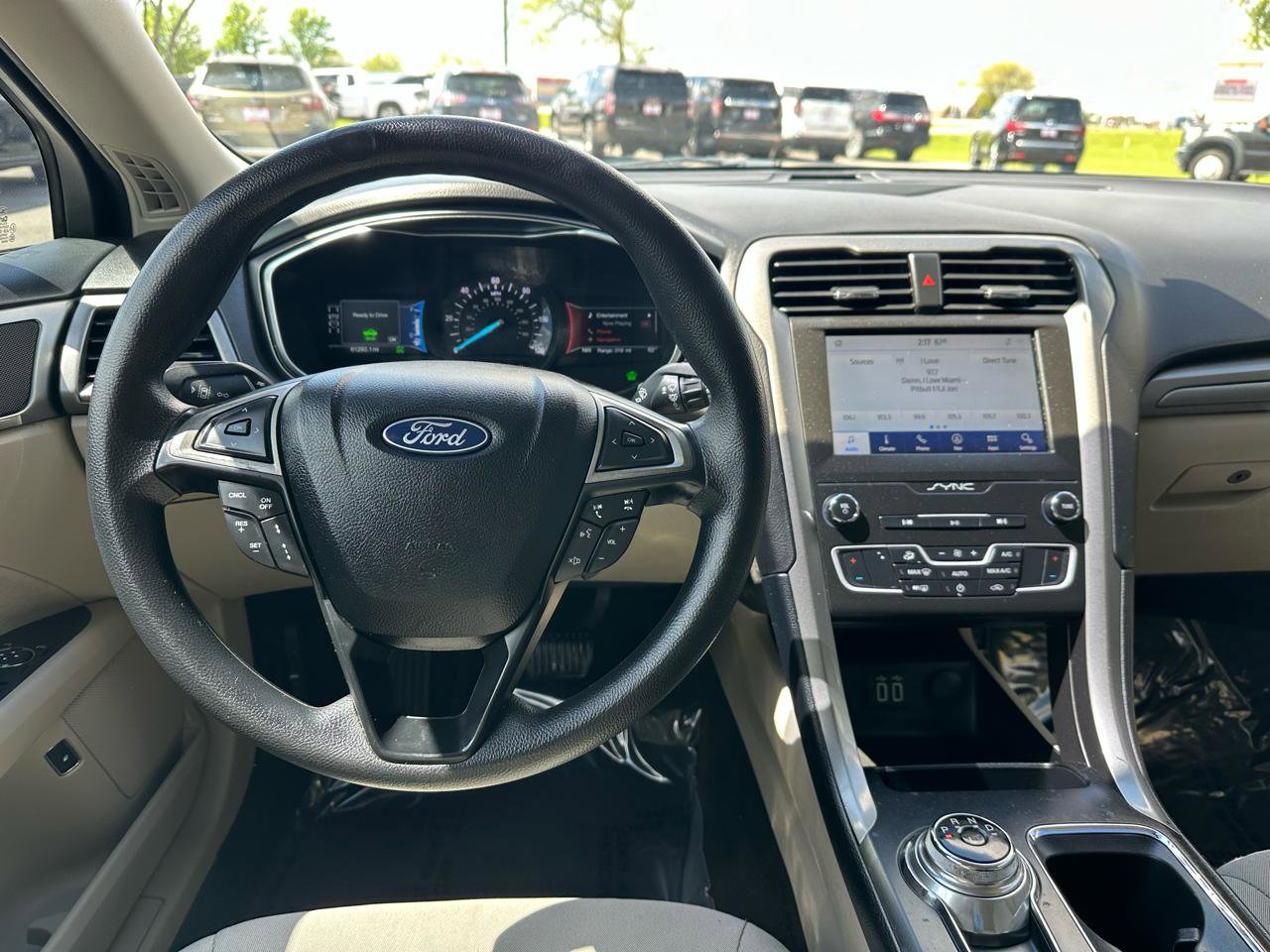 Used 2020 Ford Fusion SE FWD image 3