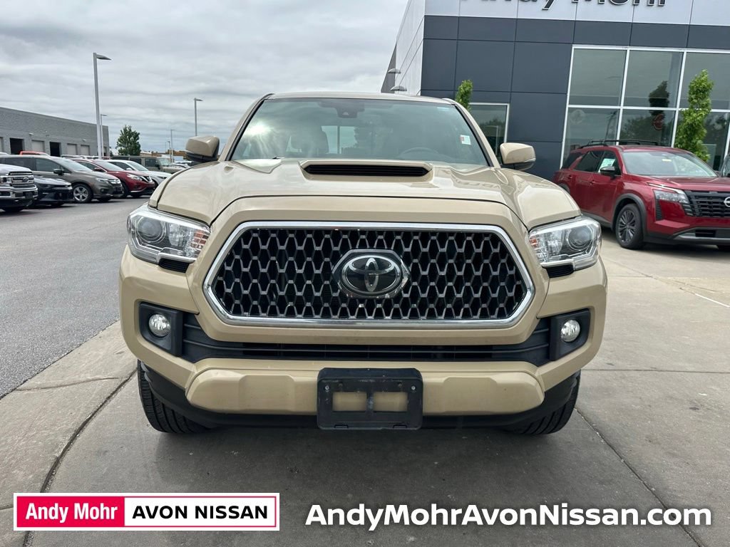 Used 2018 Toyota Tacoma TRD Sport AWD/4WD image 3