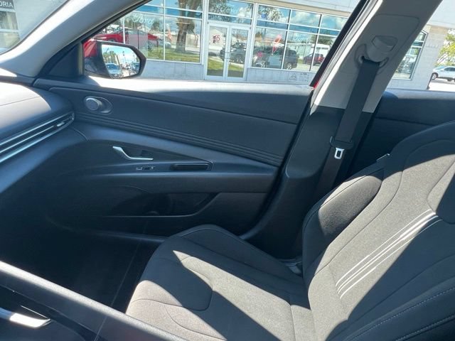 Used 2025 Hyundai Elantra SEL FWD image 18