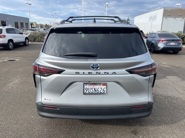 Used 2025 Toyota Sienna XLE image 6