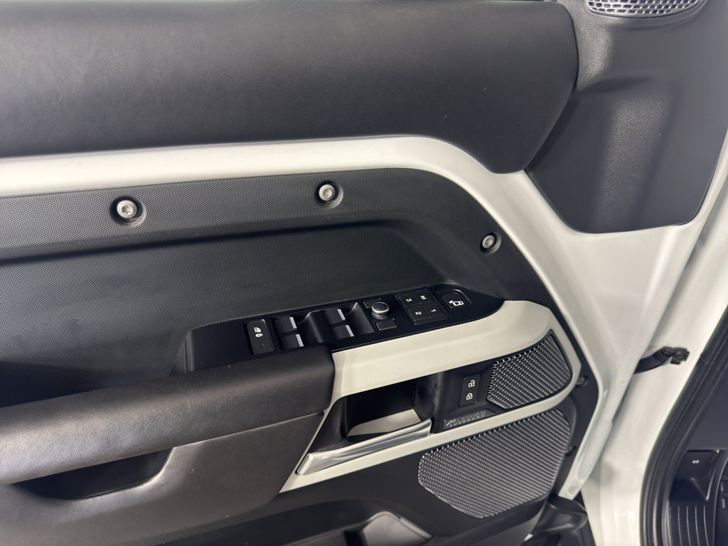 Used 2020 Land Rover Defender 110 HSE AWD/4WD image 15