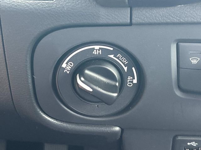 Used 2025 Nissan Frontier PRO-4X image 27