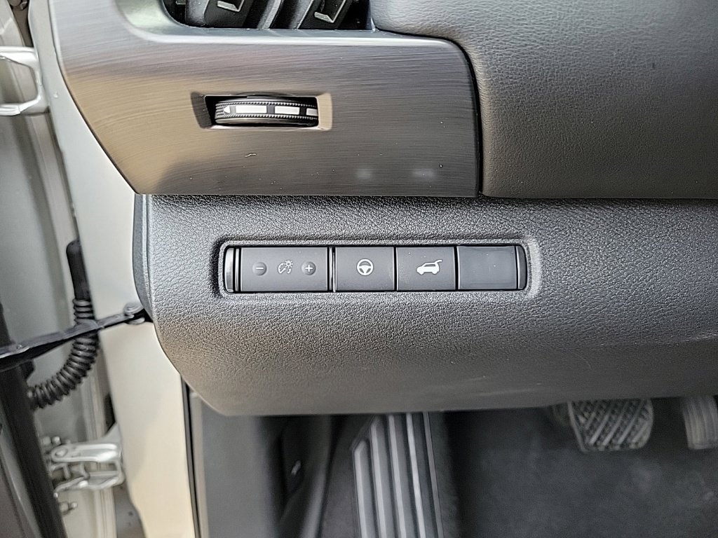 Used 2025 Nissan Pathfinder SL AWD/4WD image 36
