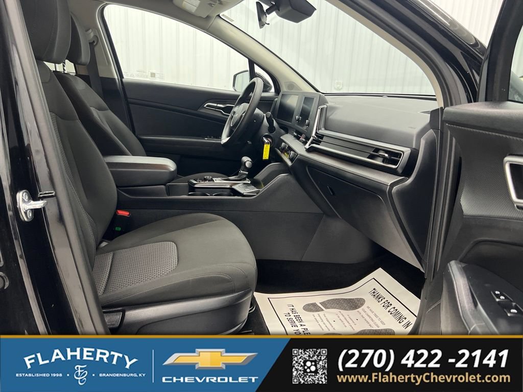 Used 2025 Kia Sportage LX FWD image 15