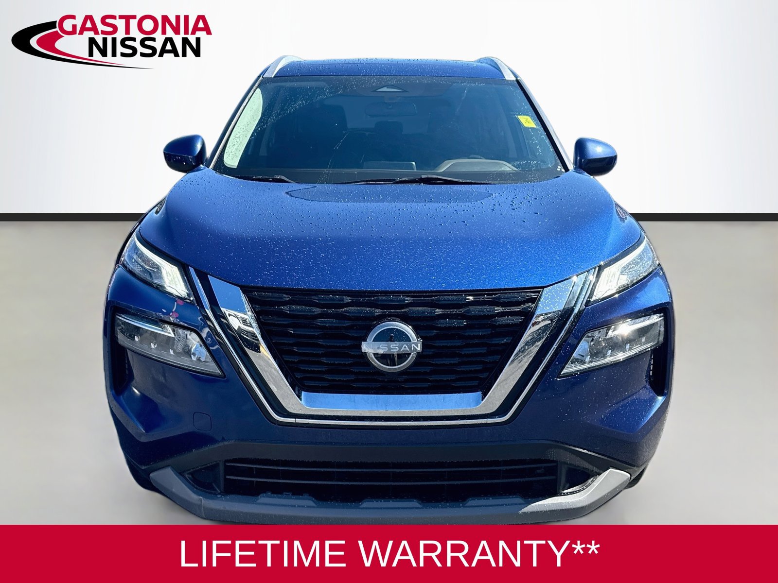 Used 2023 Nissan Rogue SV w/ SV Premium B Package FWD image 2