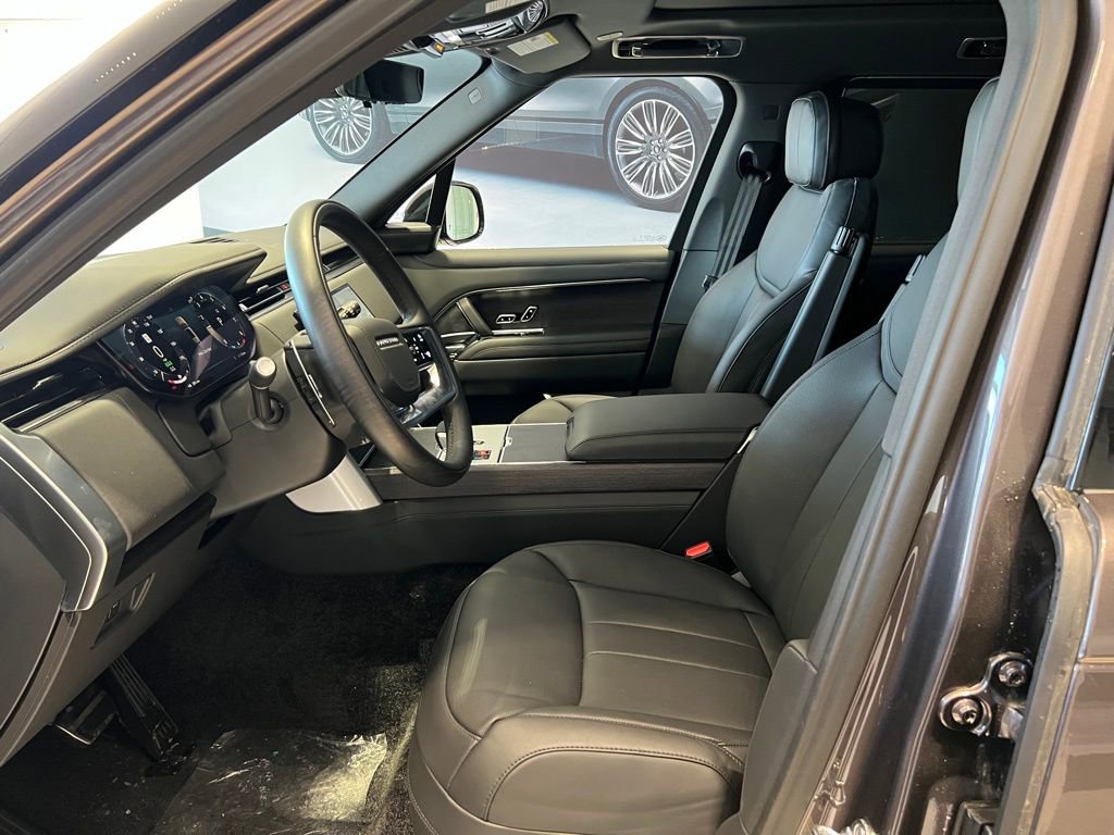 New 2025 Land Rover Range Rover Long Wheelbase SE image 11