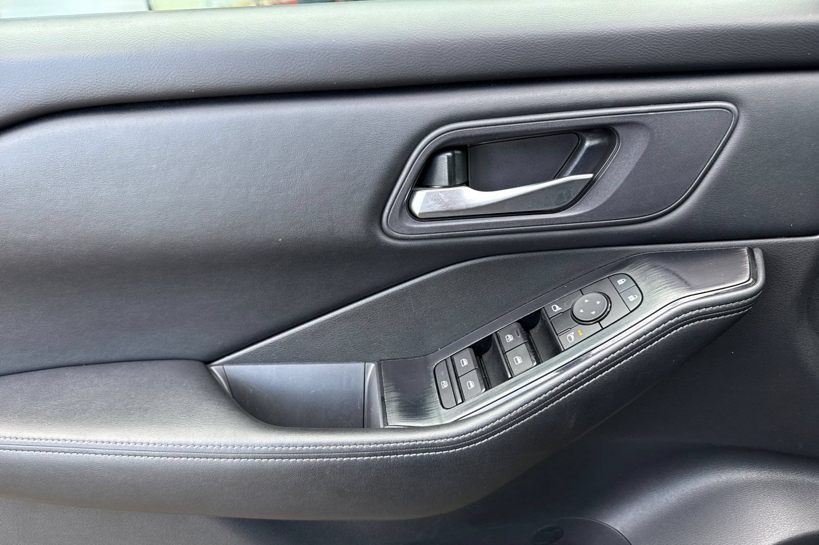 Certified 2024 Nissan Rogue SV AWD/4WD image 13