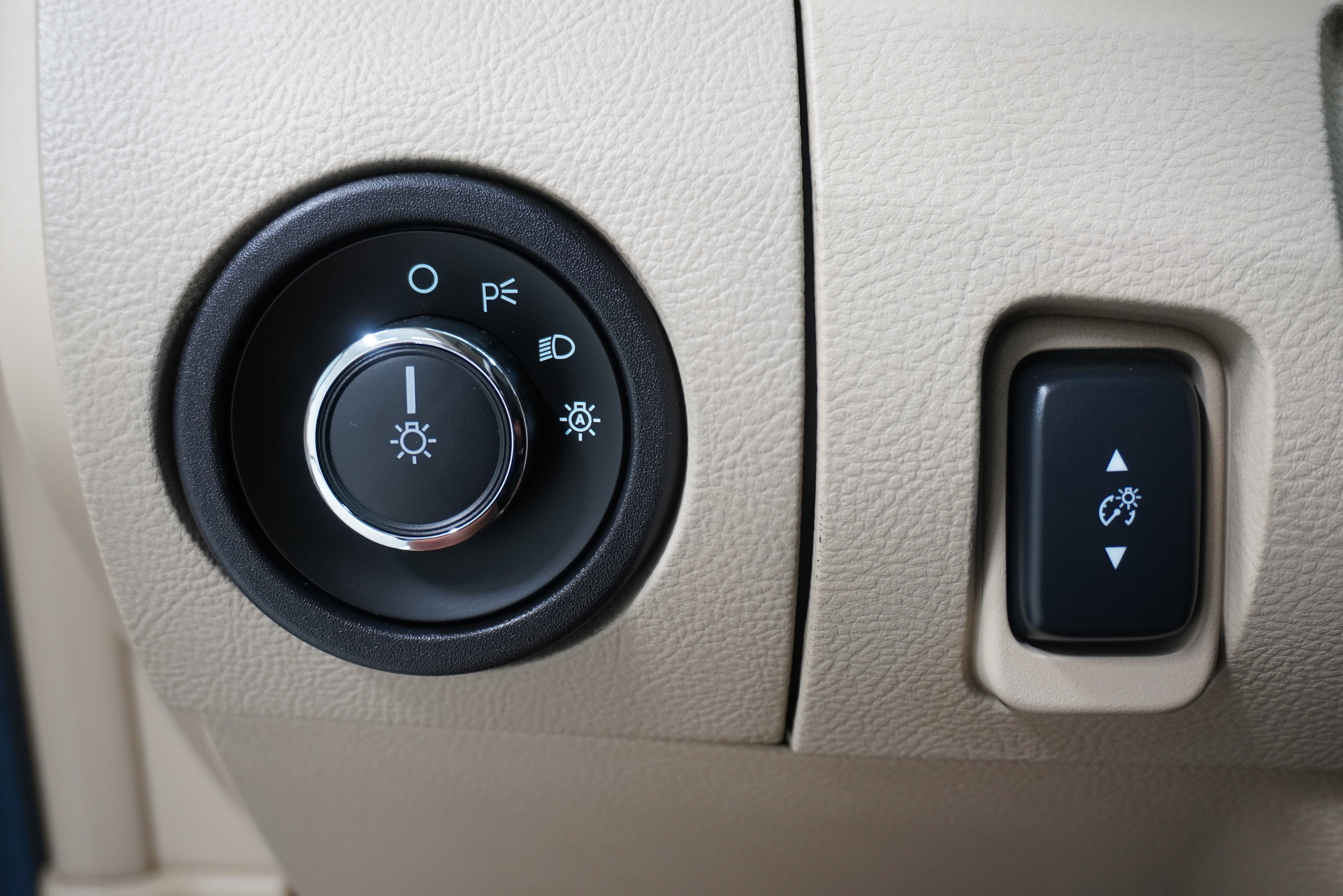 Used 2018 Ford Taurus SE image 20