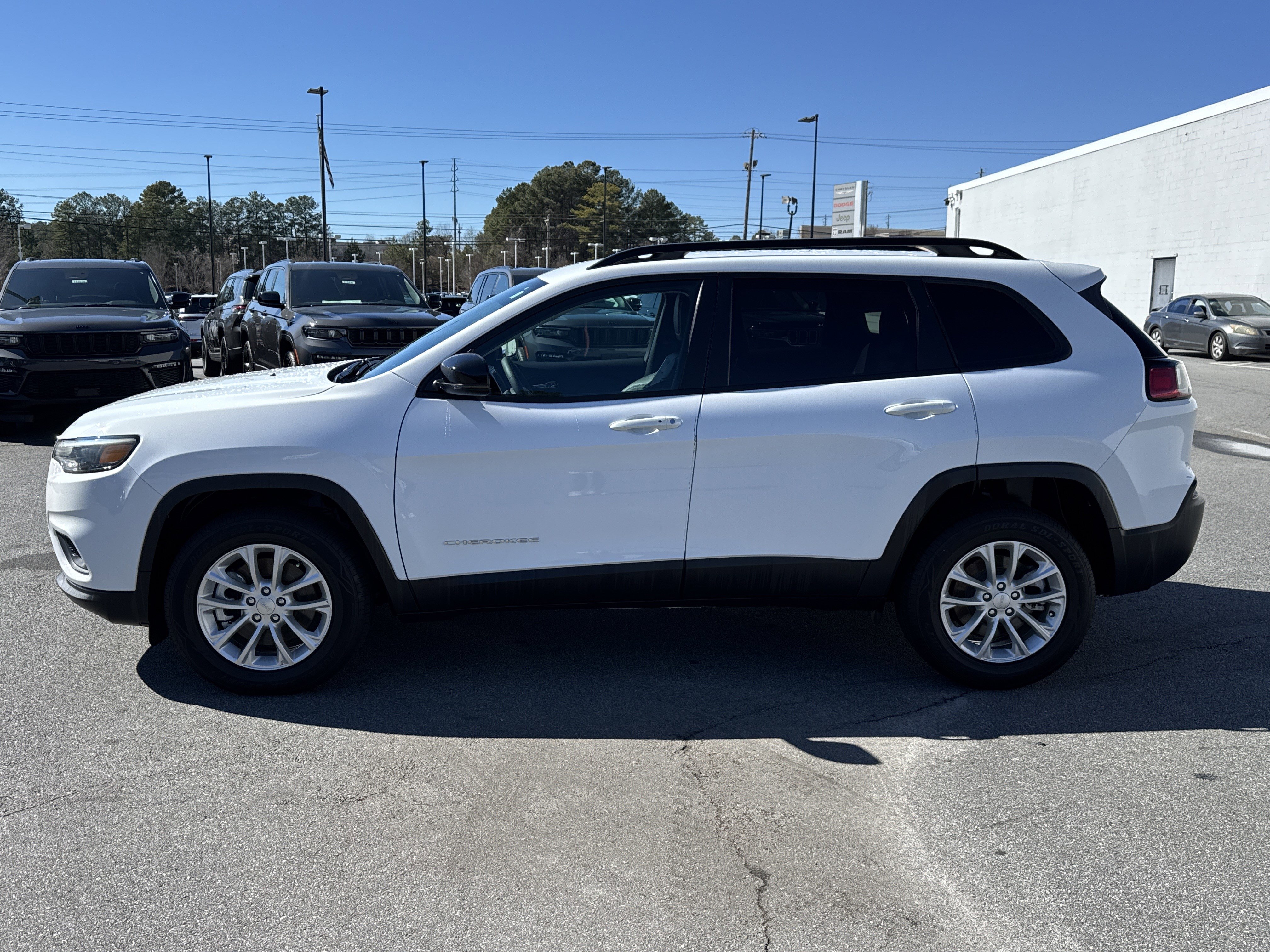 Used 2022 Jeep Cherokee Latitude Lux image 7