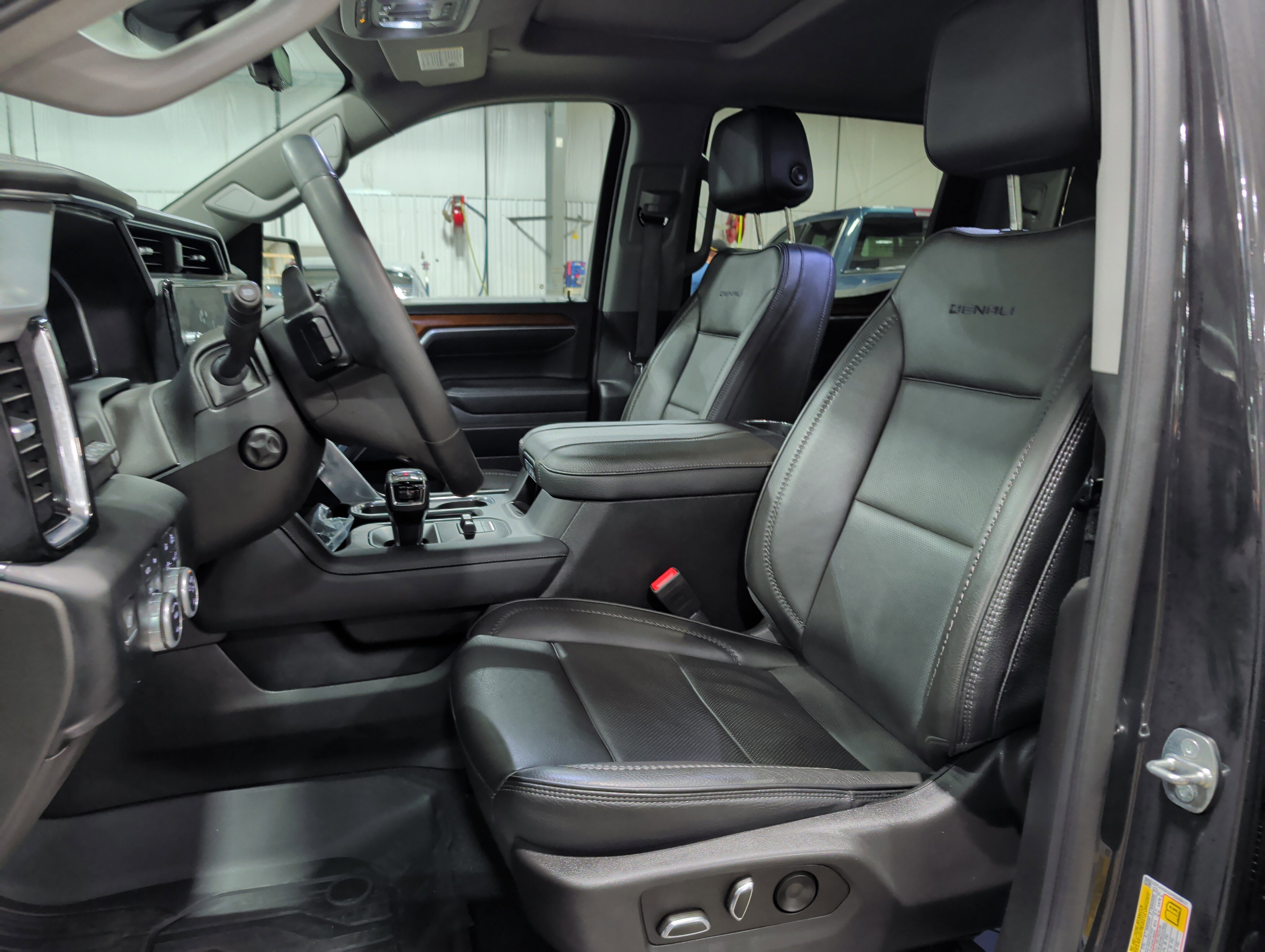 Used 2023 GMC Sierra 1500 Denali w/ Denali Reserve Package AWD/4WD image 9