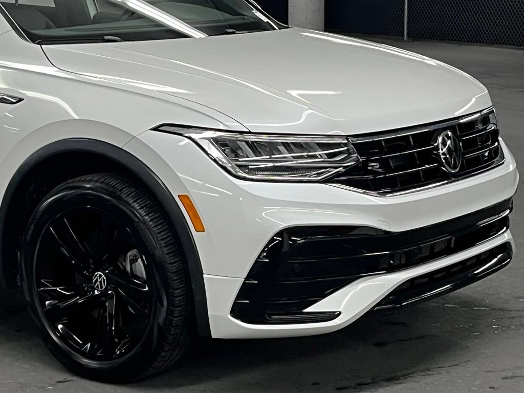 Certified 2023 Volkswagen Tiguan SE R-Line FWD image 41