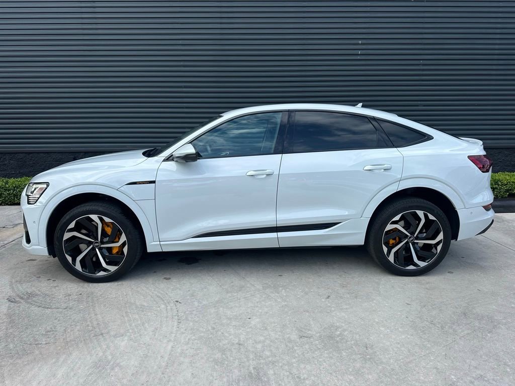 Used 2022 Audi e-tron Premium Plus w/ Premium Plus Package image 2