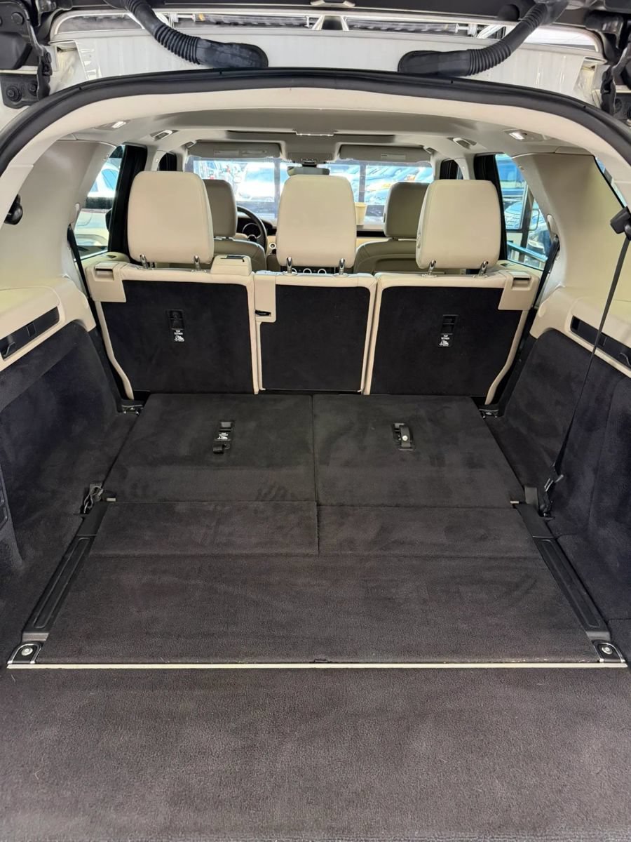 Used 2020 Land Rover Discovery SE AWD/4WD image 14