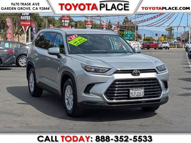 Used 2024 Toyota Grand Highlander XLE image 1
