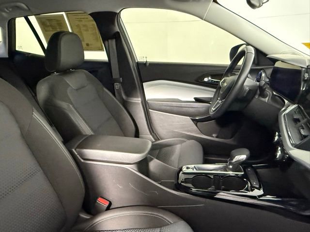 Used 2025 Chevrolet Trax LT w/ LT Convenience Package image 49