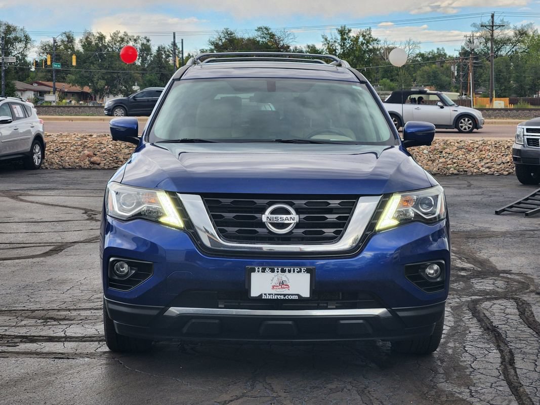 Used 2017 Nissan Pathfinder Platinum AWD/4WD image 4