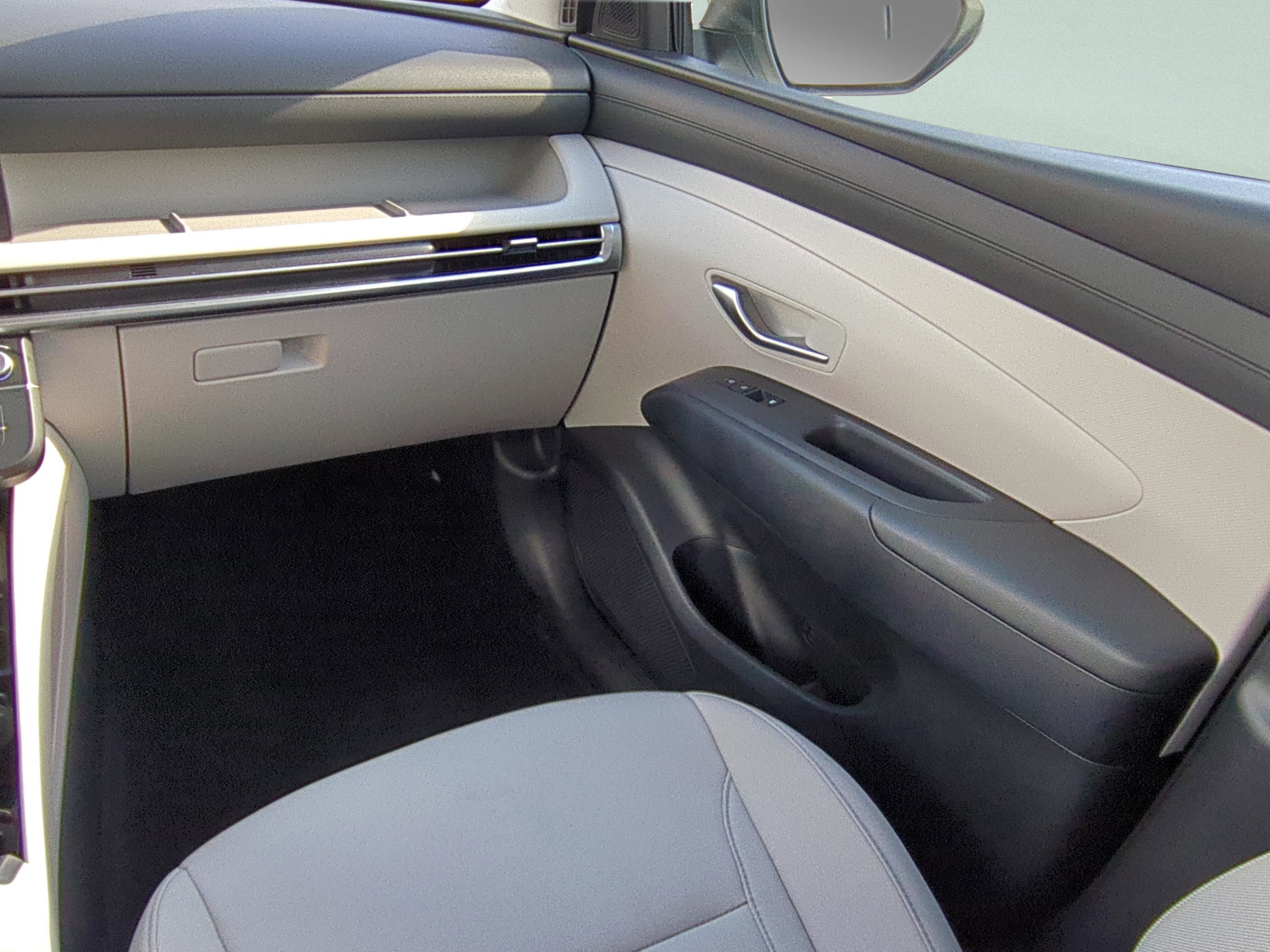 Certified 2025 Hyundai Tucson SE image 12