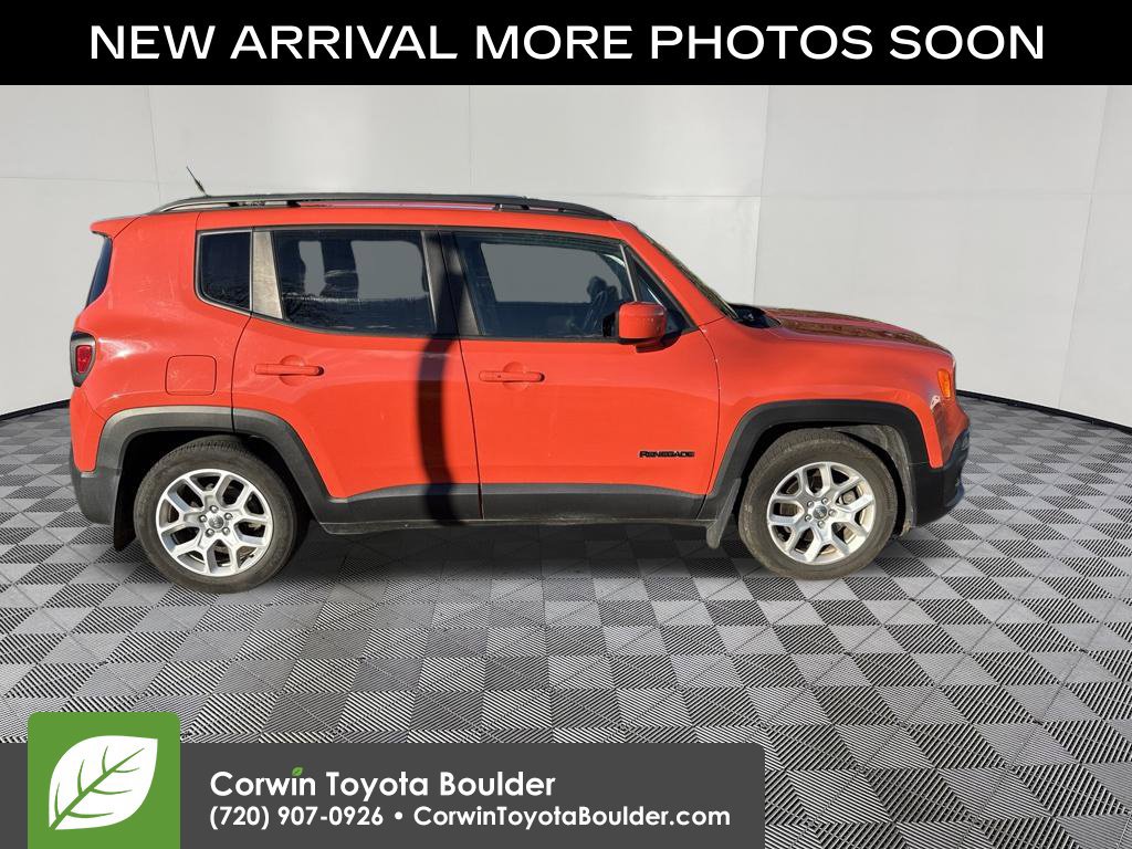 Used 2017 Jeep Renegade Latitude FWD image 9