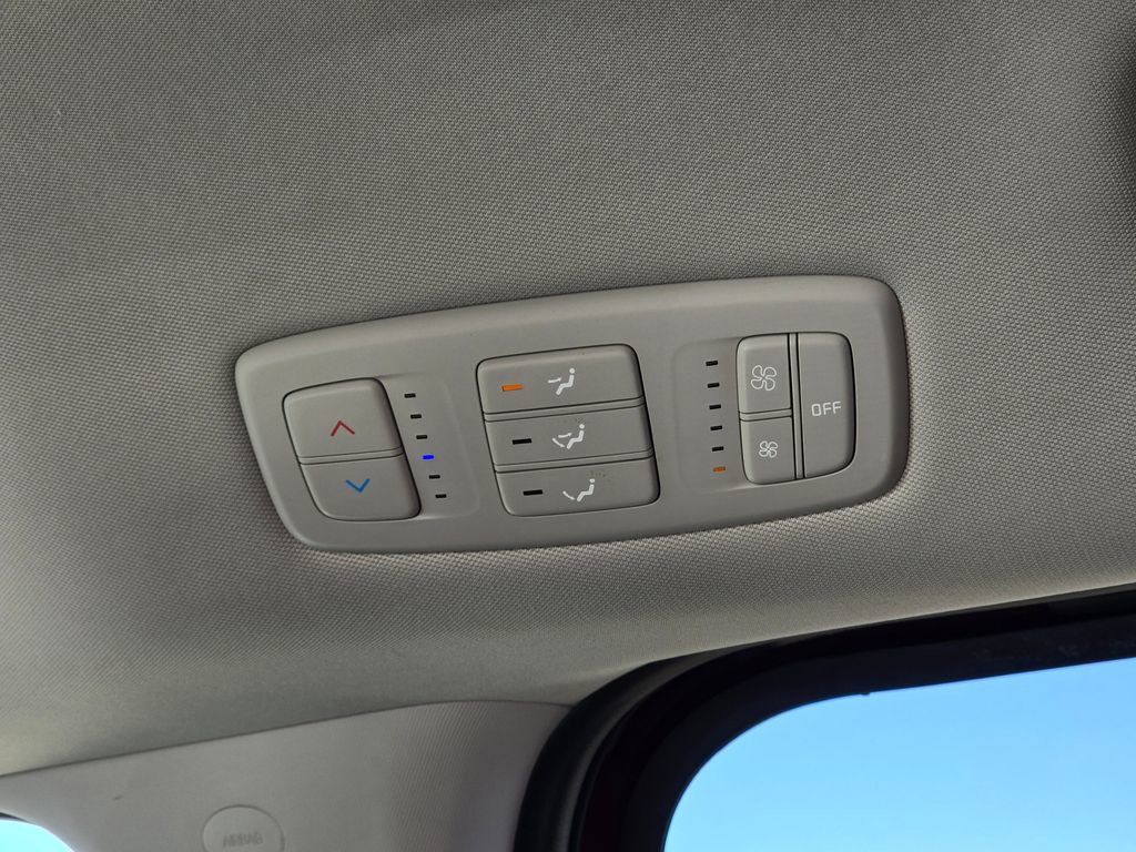 Used 2024 Kia Carnival LX image 18