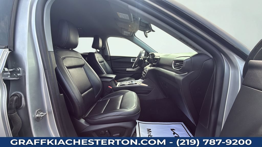 Used 2021 Ford Explorer XLT w/ Equipment Group 202A AWD/4WD image 33