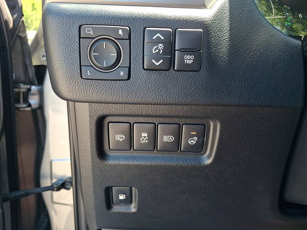 Used 2023 Lexus GX 460 Premium w/ Accessory Package AWD/4WD image 25