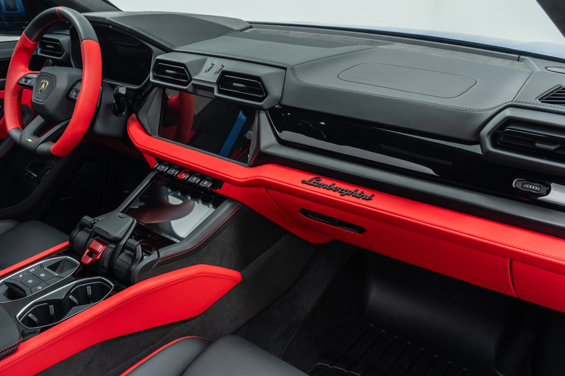 Used 2025 Lamborghini Urus SE image 14