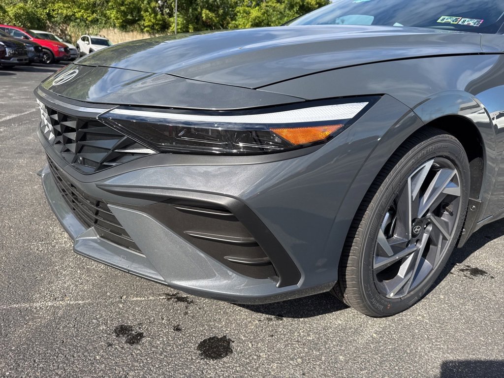 New 2025 Hyundai Elantra Sport image 9