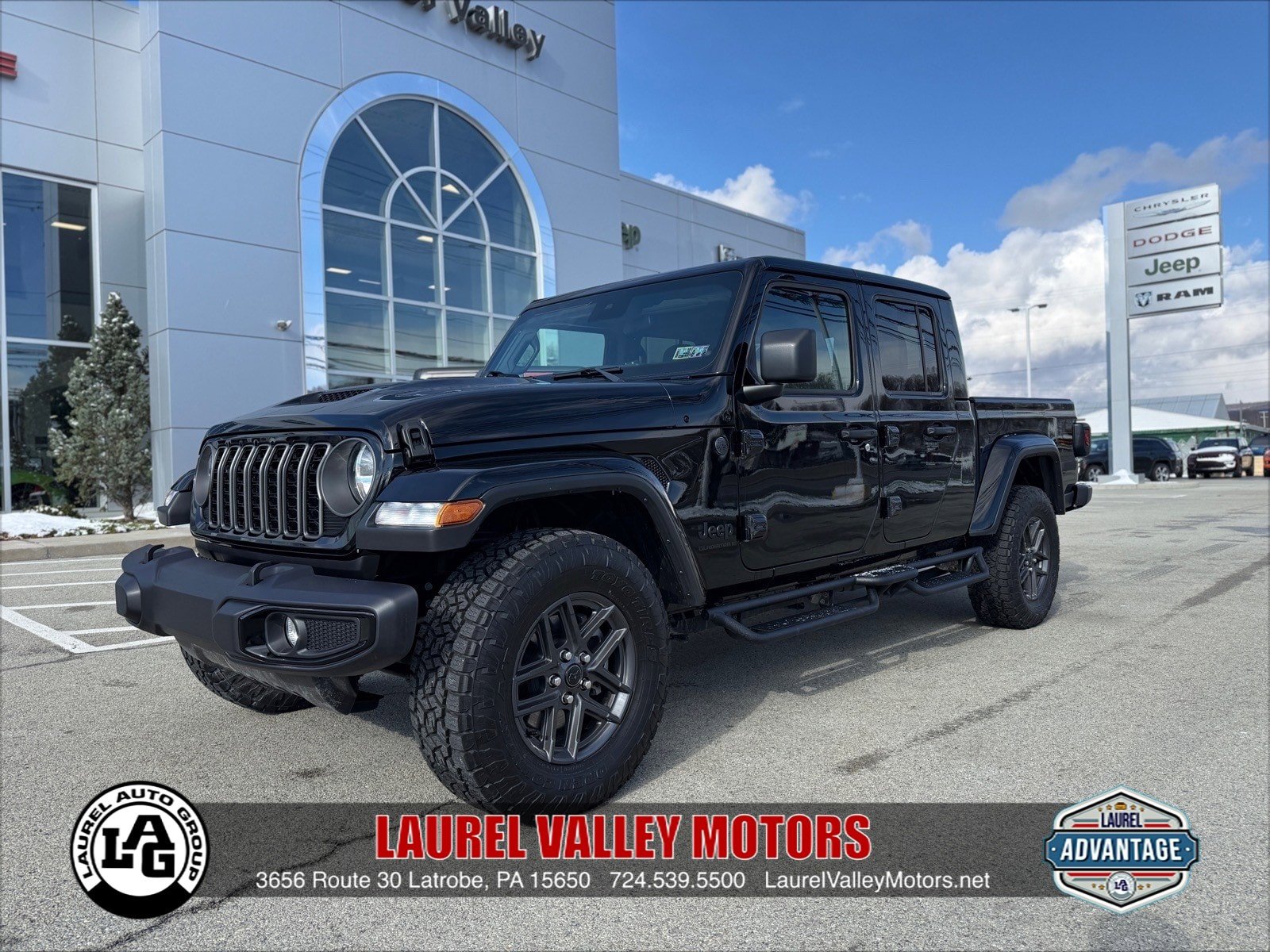 Certified 2025 Jeep Gladiator Sport AWD/4WD image 1