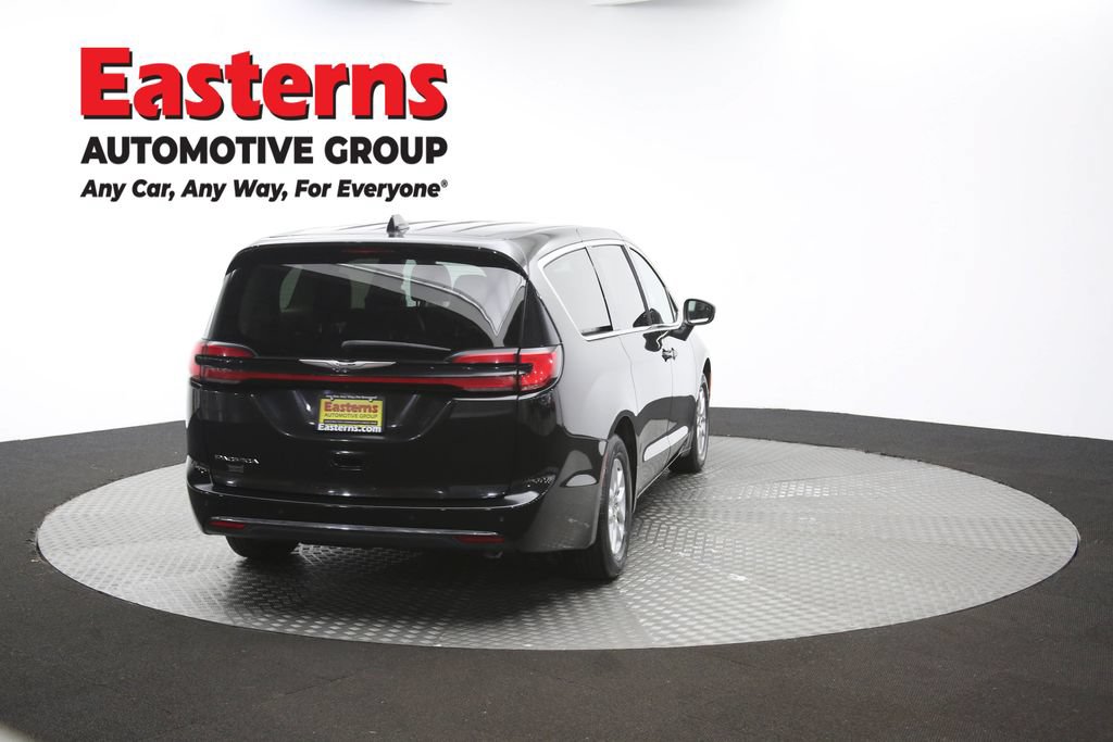 Used 2023 Chrysler Pacifica Touring-L FWD image 40