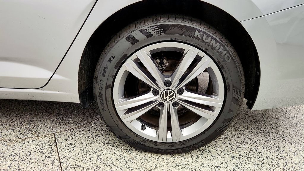 Used 2024 Volkswagen Jetta SE FWD image 9