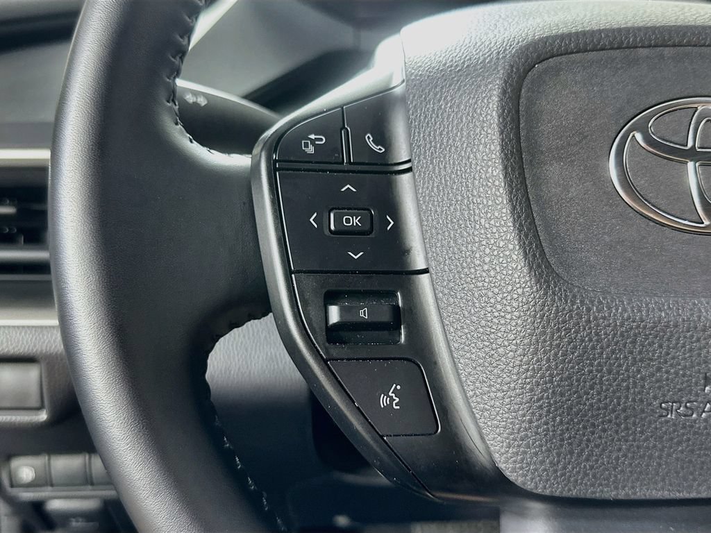 Used 2025 Toyota Prius LE FWD image 20