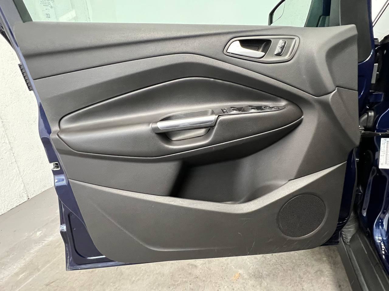 Used 2016 Ford C-MAX SE w/ Cargo Management Package image 7