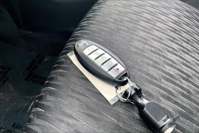 Certified 2020 Nissan Rogue SV FWD image 14