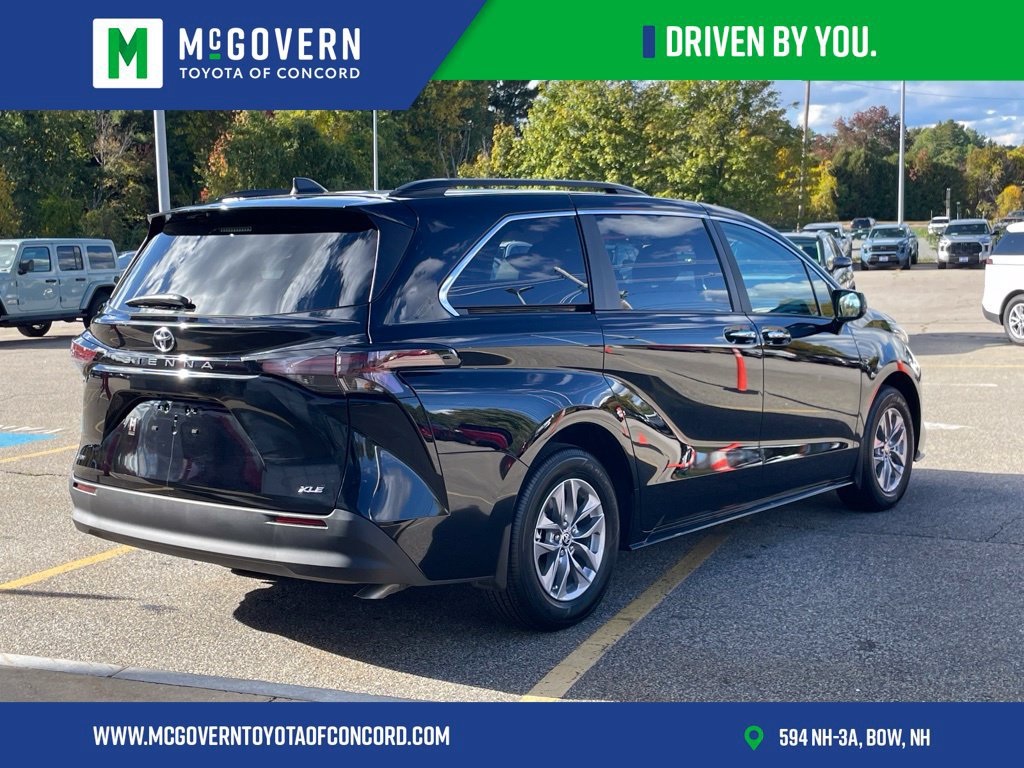 Used 2026 Toyota Sienna XLE FWD image 5