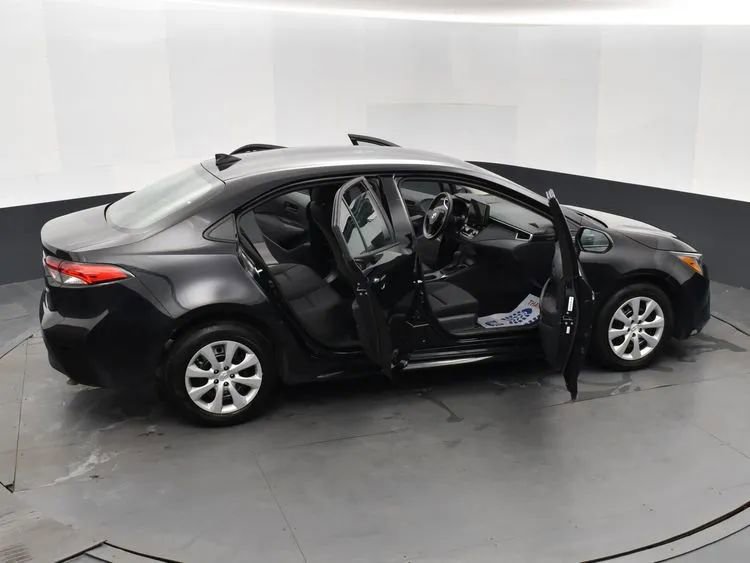 Used 2025 Toyota Corolla LE image 6