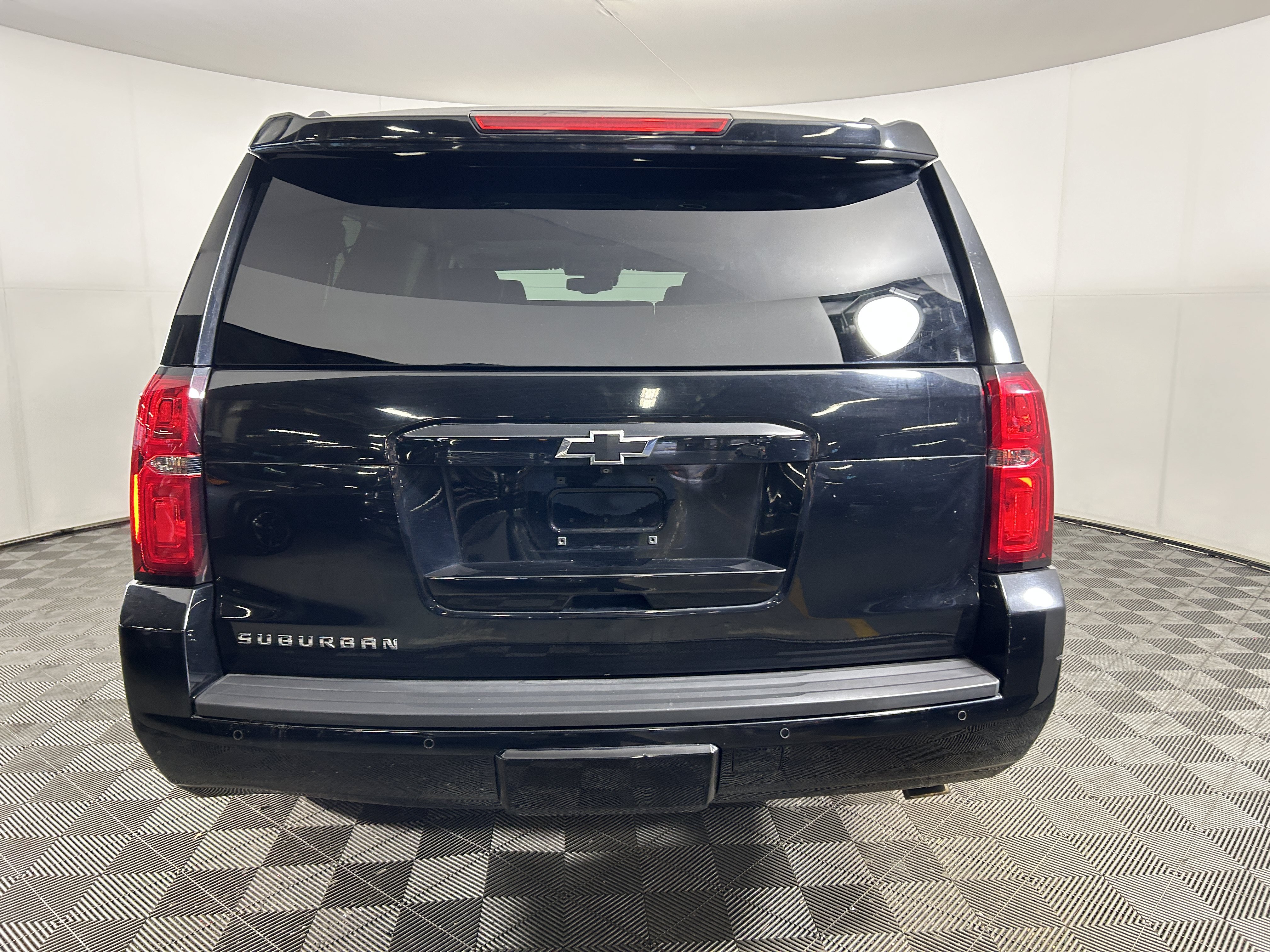 Used 2020 Chevrolet Suburban LT w/ Luxury Package AWD/4WD image 6