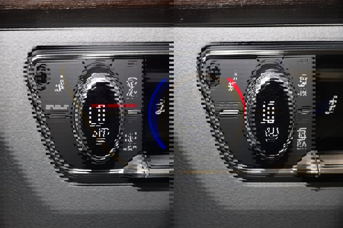 Used 2024 Audi Q5 2.0T Premium w/ Convenience Package image 8