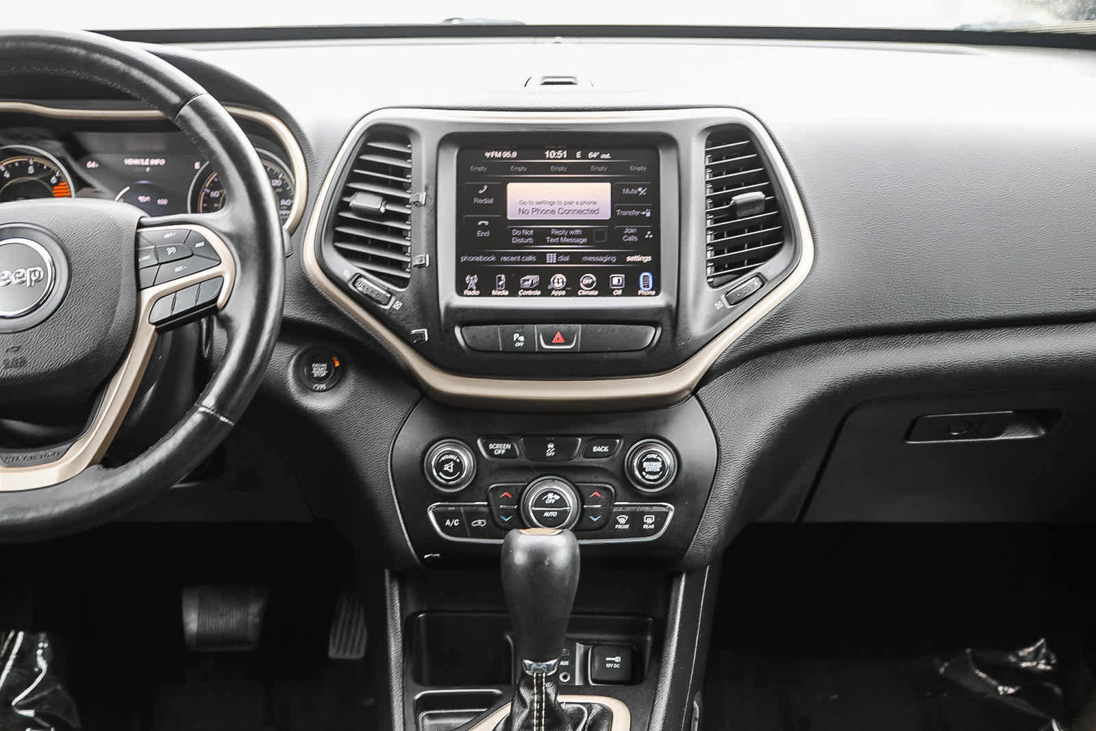 Used 2018 Jeep Cherokee Limited image 13