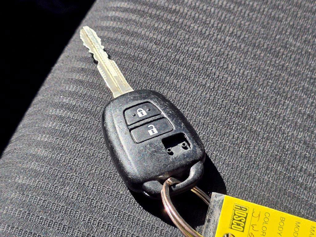Used 2018 Toyota RAV4 LE w/ All Weather Liner Package FWD image 31